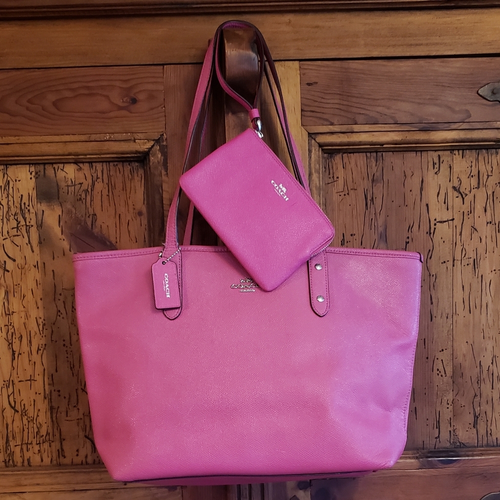 EUC Coach Tote and Matching Wristlet